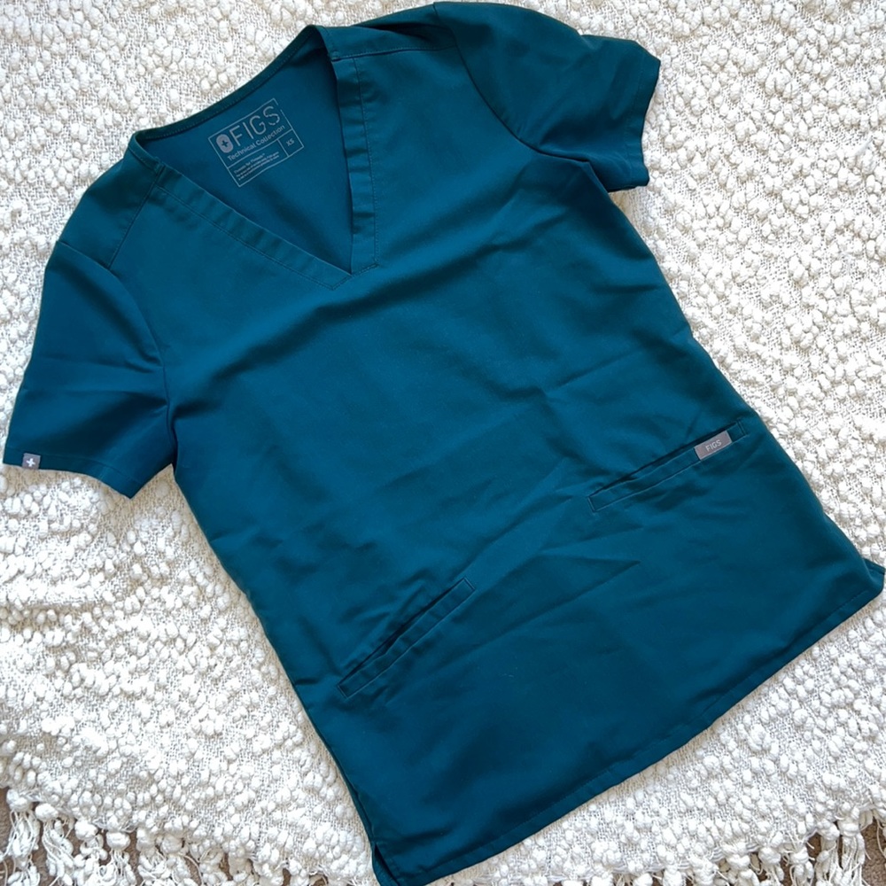 Figs Two-Pocket Scrub Top XS